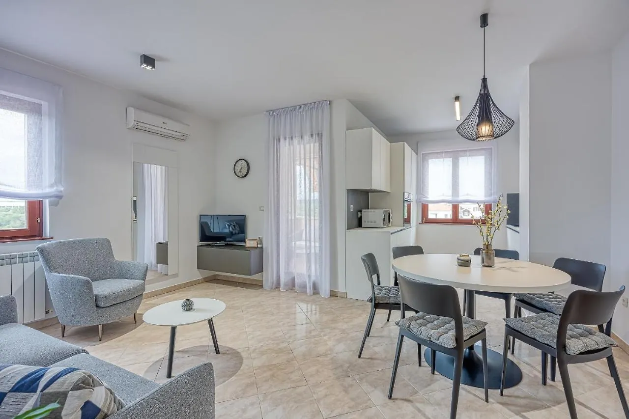 Apartments Lori Rovinj 0*,
